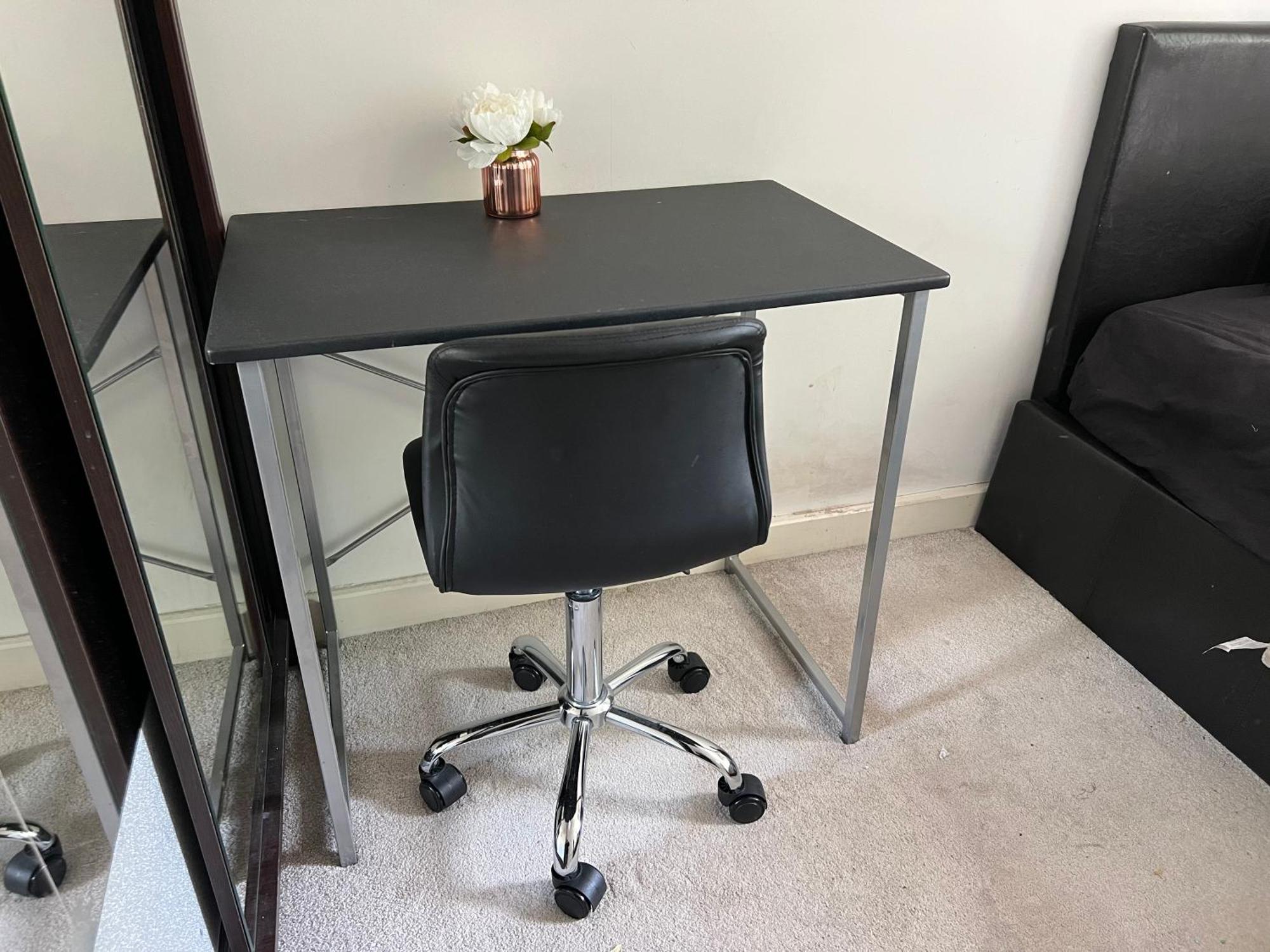 London Holiday Home Newly Refurbished - Entire 4 Bedroom Private House With Kitchen, Living Room & Private Garden - 1 Cape House London, Within 30 Mins From Central London, London Bridge & Canary Wharf ภายนอก รูปภาพ