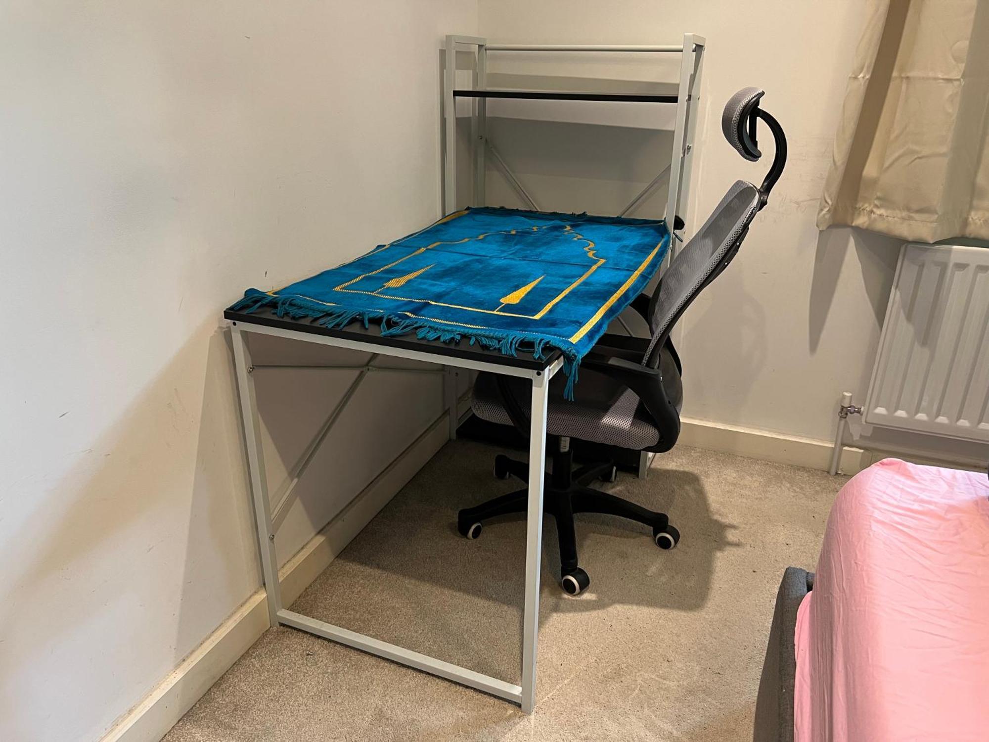 London Holiday Home Newly Refurbished - Entire 4 Bedroom Private House With Kitchen, Living Room & Private Garden - 1 Cape House London, Within 30 Mins From Central London, London Bridge & Canary Wharf ภายนอก รูปภาพ